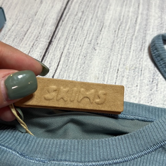 SKIMS FITS EVERYBODY SCOOP NECK BRA ARCTIC size medium new with tags - Picture 4 of 8